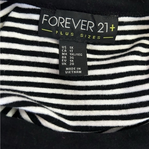 Forever 21 Striped Crop Top Black and White Plus • Used• 1X - Picture 5 of 6